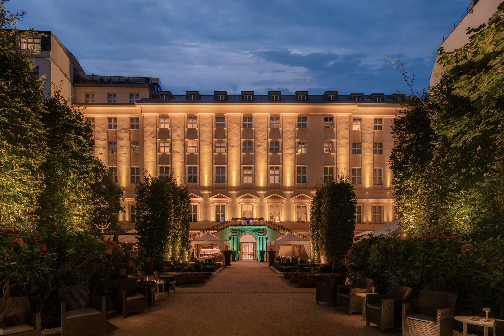 Ikonická zahrada hotelu The Grand Mark Prague se znovu otevře veřejnosti. Slavnostní zahájení proběhne 14. května